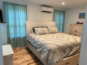 3 bedrooms, travel crib, free WiFi, bed sheets