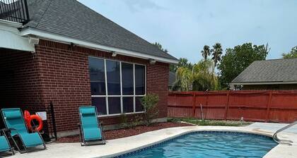 🏊♀️ Swimming 🏊♂️ Pool & 🏀Basketball Court washer and dryer, 4 tvs. Great place come