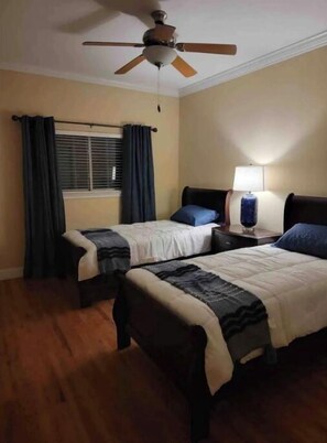 5 bedrooms, in-room safe, desk, iron/ironing board