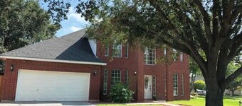 🏊‍♀️ Swimming 🏊‍♂️ Pool & 🏀Basketball Court washer and dryer, 4 tvs.  Great place come