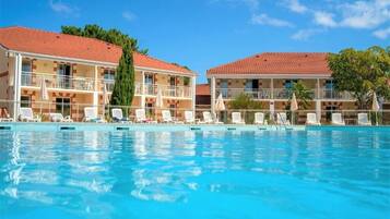 Piscine extérieure, piscine chauffée