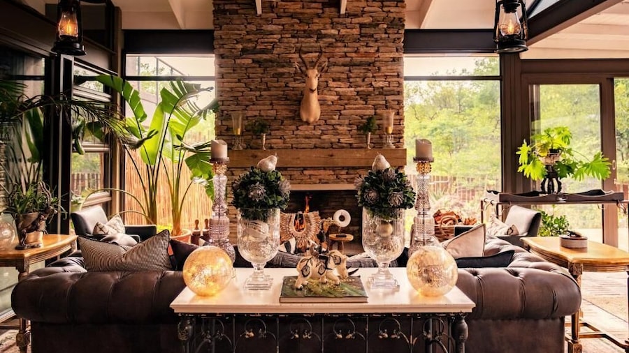 Safari Moon Luxury Bush Lodge