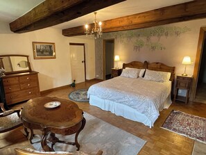4 bedrooms, iron/ironing board, travel crib, free WiFi