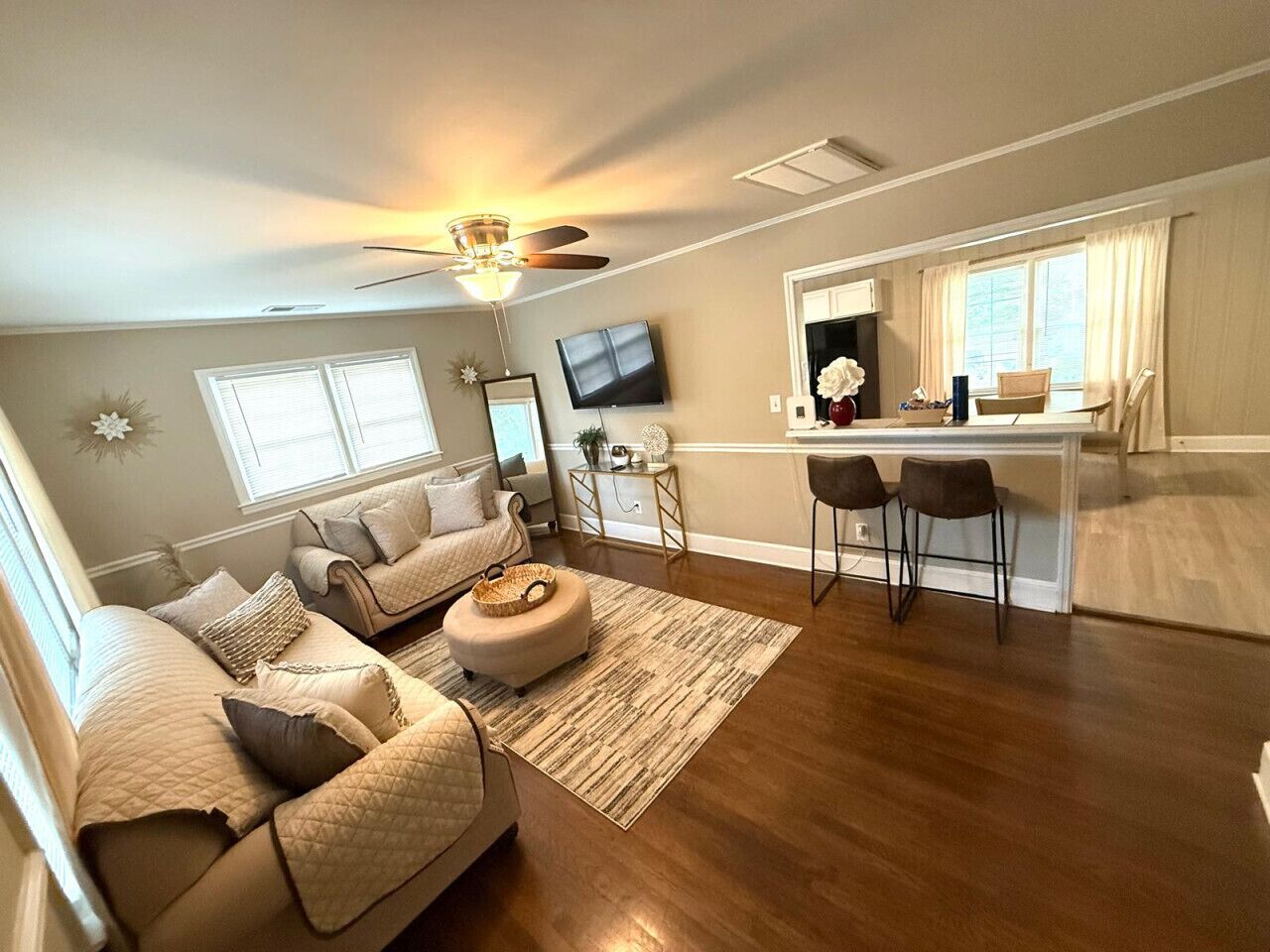Smart TV, books, stereo
