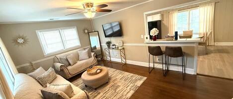 Smart TV, books, stereo