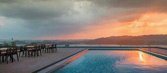 Hotel Hilltop International