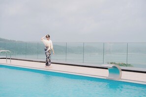 Piscine couverte, piscine extérieure