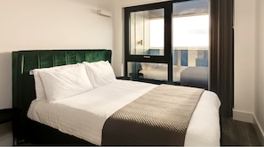 Appartement, 3 chambres, balcon | Literie de qualité, bureau, fer et planche à repasser