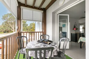 Outdoor dining - Saint Gilles - Flat 4 people - 600m from the quays (Saint-Gilles-Croix-de-Vie)