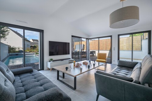 Modern house with pool for 15 - Center town