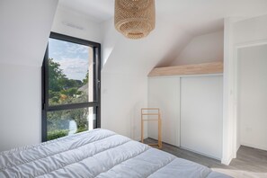 8 chambres, fer et planche à repasser