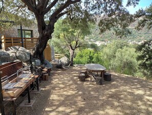 Outdoor dining - LA CABANE DE CASANOVA 8/10 PEOPLE. BREATHTAKING VIEW OF ILE ROUSSE (Santa-Reparata-Di-Balagna)