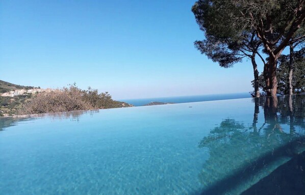 A heated pool - LA CABANE DE CASANOVA 8/10 PEOPLE. BREATHTAKING VIEW OF ILE ROUSSE (Santa-Reparata-Di-Balagna)