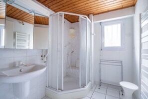 Baignoire, sèche-cheveux
