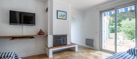3 bedrooms, iron/ironing board, free WiFi