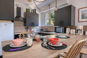 Réfrigérateur, micro-ondes, four, lave-vaisselle