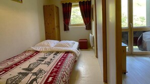 Room - 10m from ski slopes, 1st floor, view mountain, balcony, tv, ski locker, 24m², Les Menuires (Les Menuires)