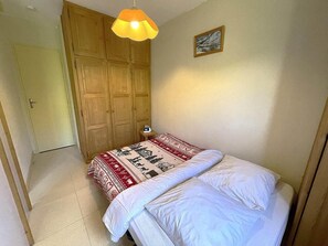 Room - 300m from shops, 1st floor, view mountain, balcony, tv, ski locker, 24m², Les Menuires (Les Menuires)