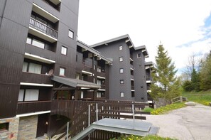 Exterior - 300m from shops, 1st floor, view mountain, balcony, tv, ski locker, 24m², Les Menuires (Les Menuires)