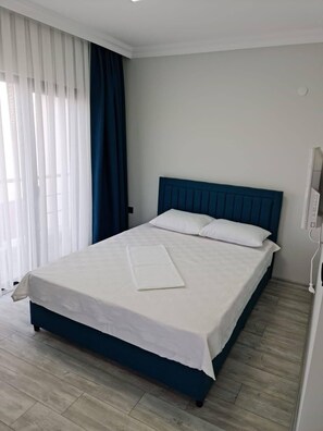 标准双人房, 1 间卧室 | 高档床上用品、免费婴儿床、旅行婴儿床、床单