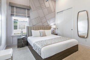 6 bedrooms, desk, iron/ironing board, travel crib