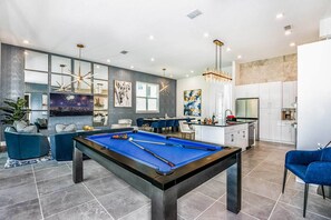 Games room - Stylish Home w/ Builder Themed BR, Arcade, Pool Table & Game Loft - Near Disney (Davenport)