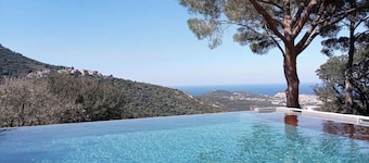 VILLA CASANOVA -20 PERSONNES, VILLA DOMINANT ILE ROUSSE