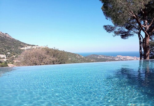 VILLA CASANOVA -20 PERSONNES, VILLA DOMINANT ILE ROUSSE