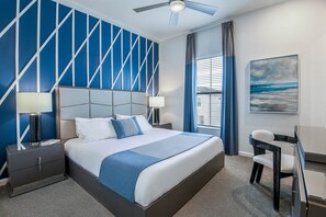 12 chambres, bureau, fer et planche à repasser, lit de bébé portatif