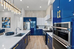 Fridge, microwave, oven, stovetop - Cozy Villa w Pirate Theme BR, Theater, Arcade, Game Loft & Spa Pool - Near Parks (Davenport)