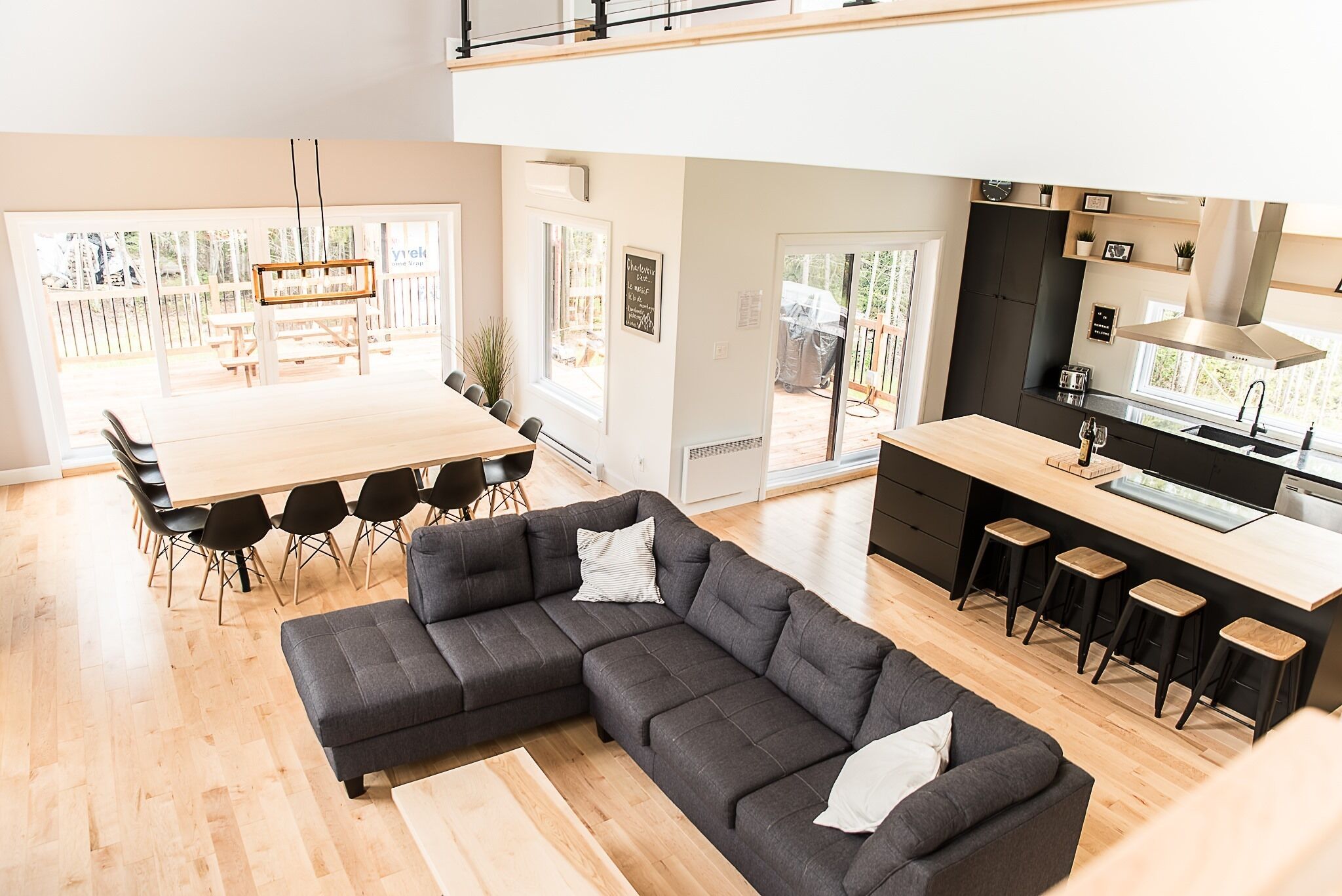 智能電視、壁爐、DVD 播放機、足球機