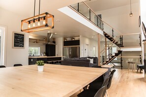 Dining - Chalet Le 26 de Charlevoix! Spa, Nature, Billiards, Pets allowed! (Petite-Rivière-St-François)