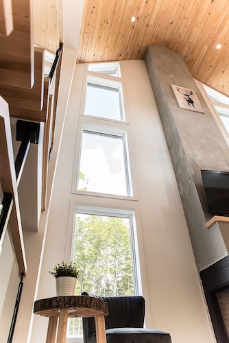 Chalet  Le 26  de Charlevoix!  Spa, Nature, Billard, Animaux acceptés!