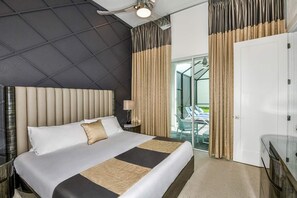 6 bedrooms, desk, iron/ironing board, WiFi