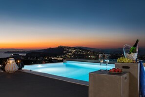 Unclassified image, 4 of 38, button - One Bedroom Panoramic - White Co (Santorini)