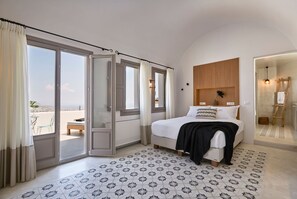 Room - Deluxe Suite With Outdoor Hot Tub - La Torre (Santorini)