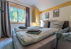 3 habitaciones, cuna de viaje, wifi gratis y ropa de cama