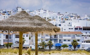On the beach, white sand - Hotel Bari (Conil de la Frontera)