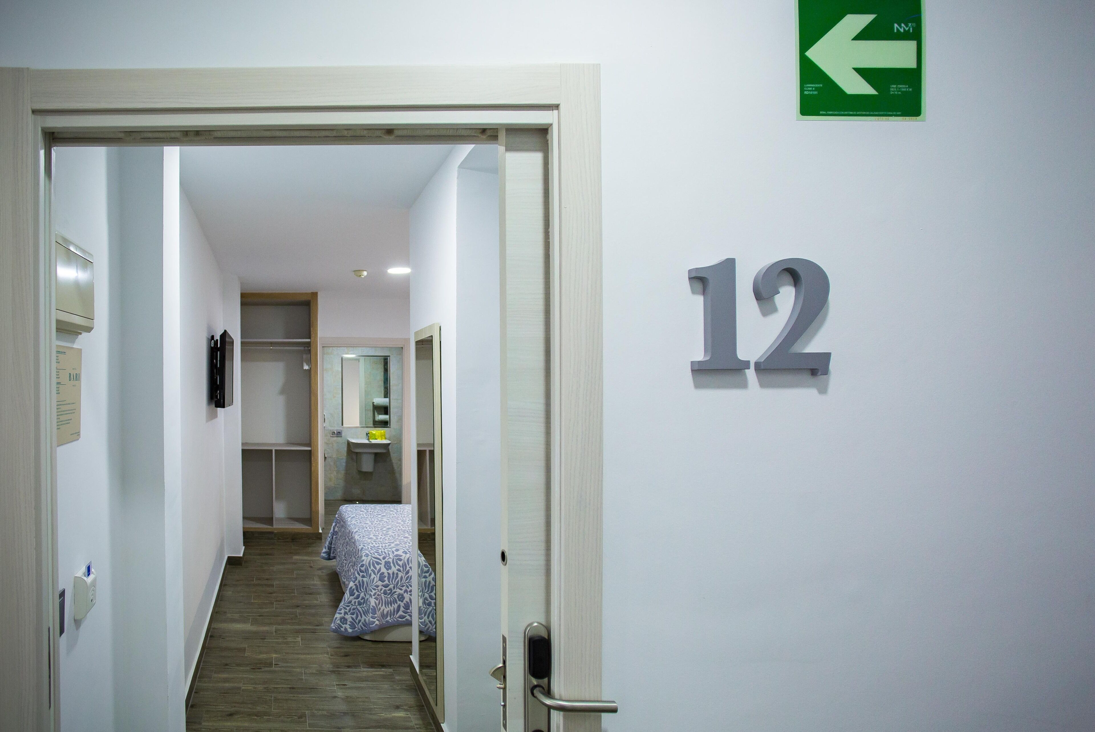 basic double room | desk, laptop workspace, free wifi, bed sheets