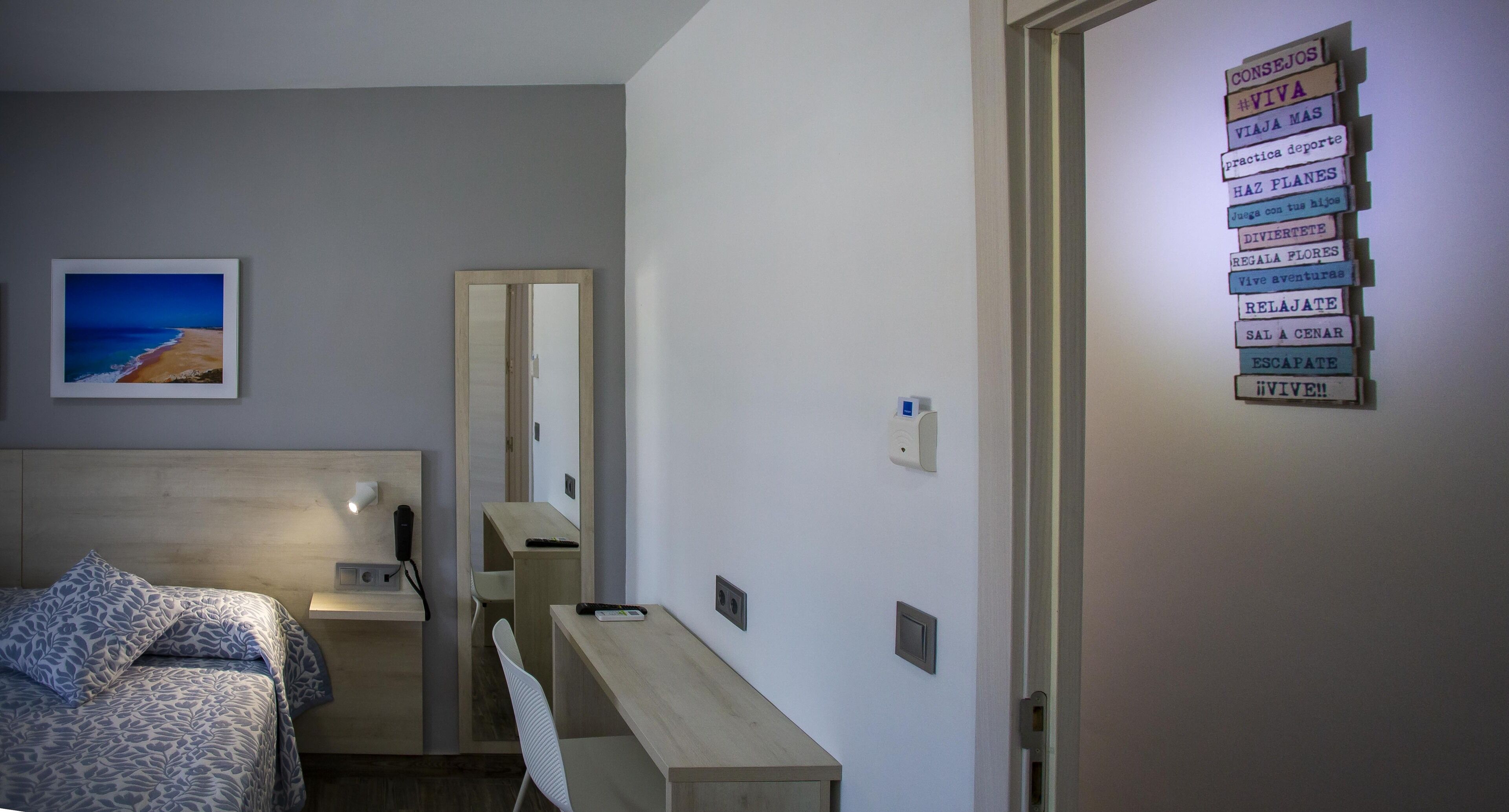 deluxe double room | desk, laptop workspace, free wifi, bed sheets