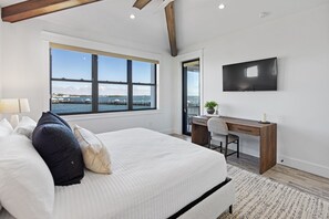 8 bedrooms, desk, iron/ironing board, free WiFi