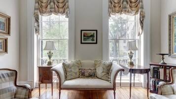 Fernseher, Kamin, Arbeitsbereiche