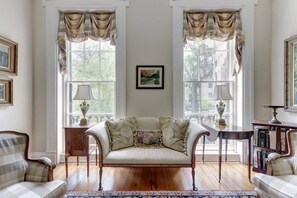 Téléviseur, foyer, bureau