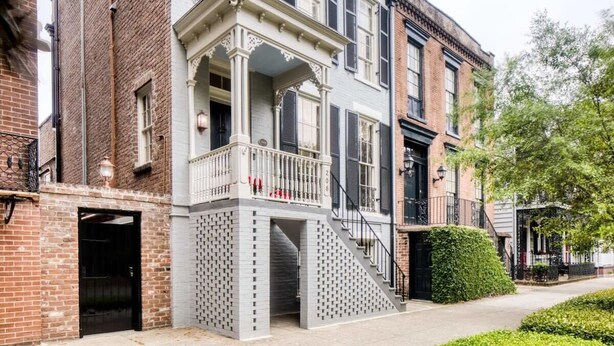 A two-story building with a balcony, a brick facade, and a small garden area. - Liberty House, Historic Home | Centrally Located (Savannah)