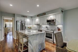 Fridge, microwave, oven, stovetop - 1469 Sound Villa - Views of the Calibogue Sound (Hilton Head Island)