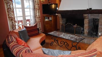 Télévision, cheminée