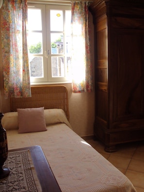3 camere