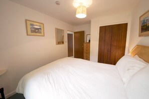 3 bedrooms, iron/ironing board, travel cot, free WiFi - Beck Yeat Cottage - Coniston - close to lake (Coniston)