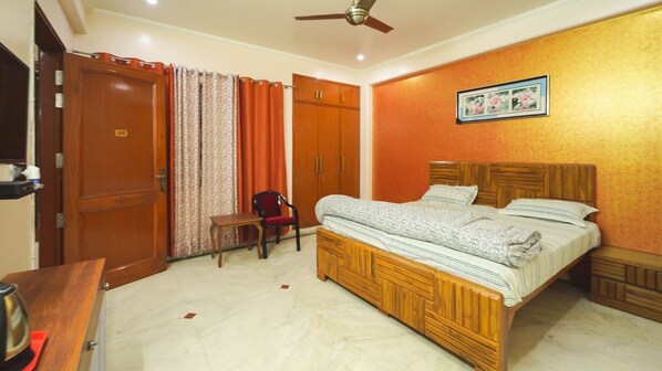 9 bedrooms, iron/ironing board, free WiFi, bed sheets