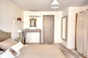 1 bedroom, in-room safe, iron/ironing board, travel cot
